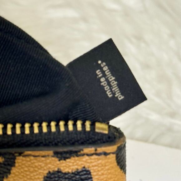 Coach Wild Heart Cheetah Print Corner Zip Wristlet Tech Accessory Holder F23620 - Picture 10 of 12